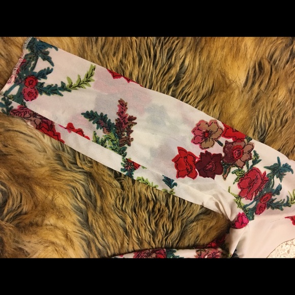 Old Navy double layer floral stretch top XS - Picture 8 of 9